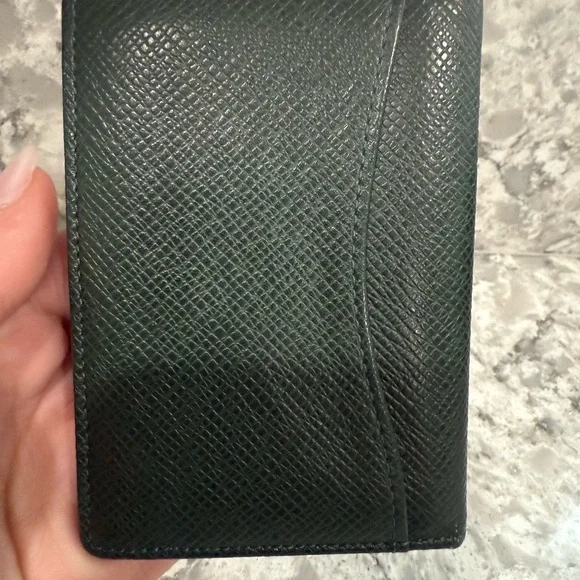 Louis Vuitton Epi Green Key Card Holder Elegant Design